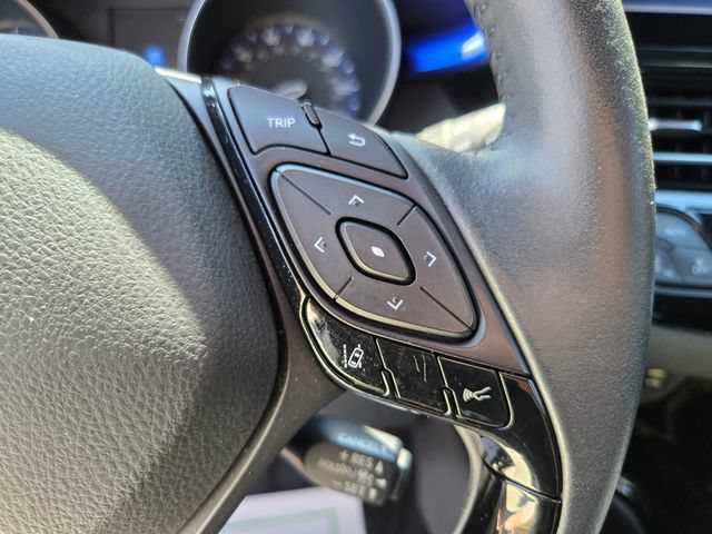 Used 2020 Toyota C-HR XLE FWD image 32