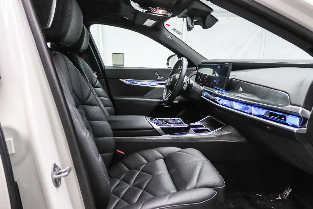 Used 2023 BMW 740i w/ Parking Assistance Package RWD image 17