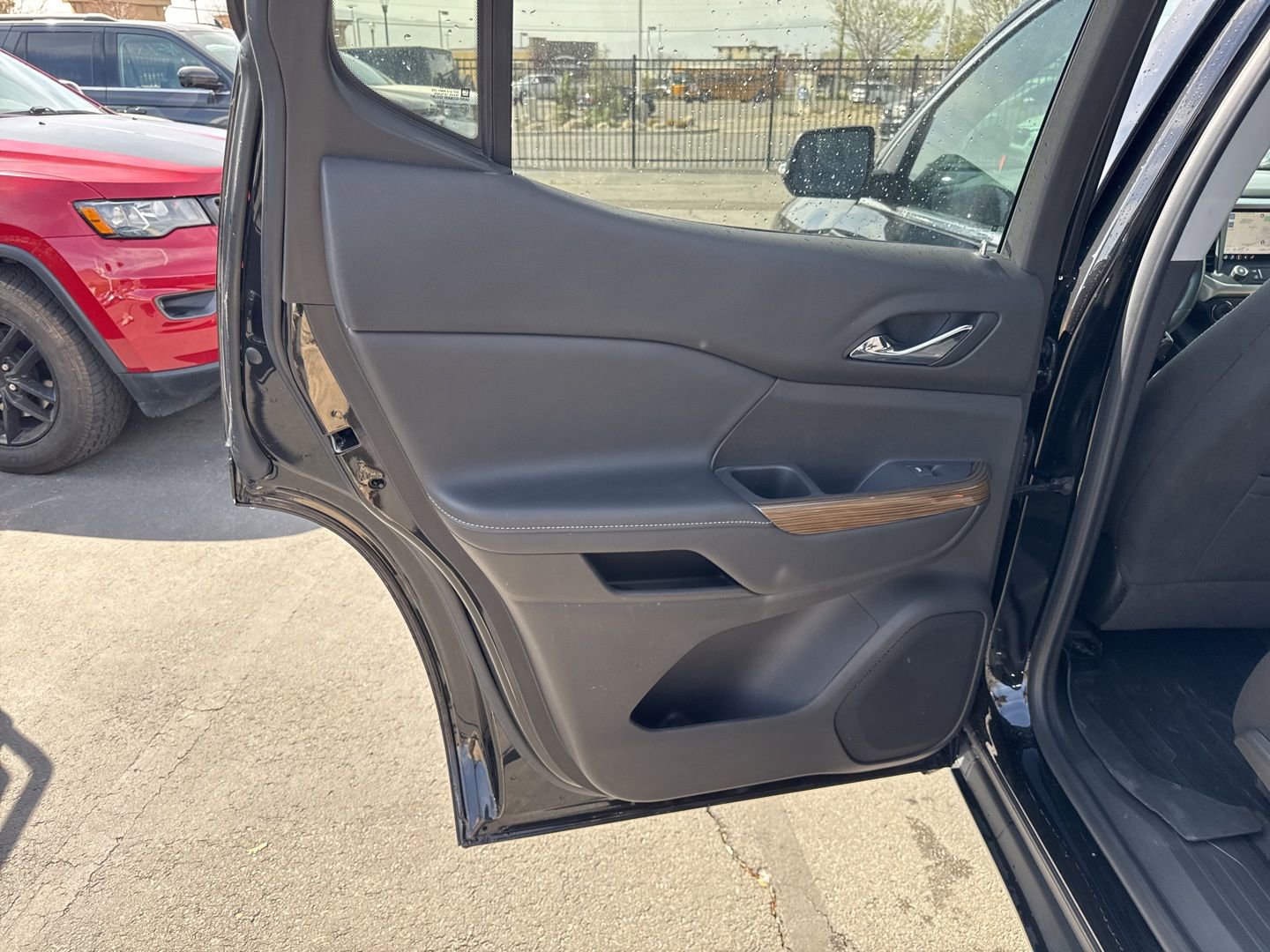 Used 2021 GMC Acadia SLE w/ Driver Convenience Package image 18