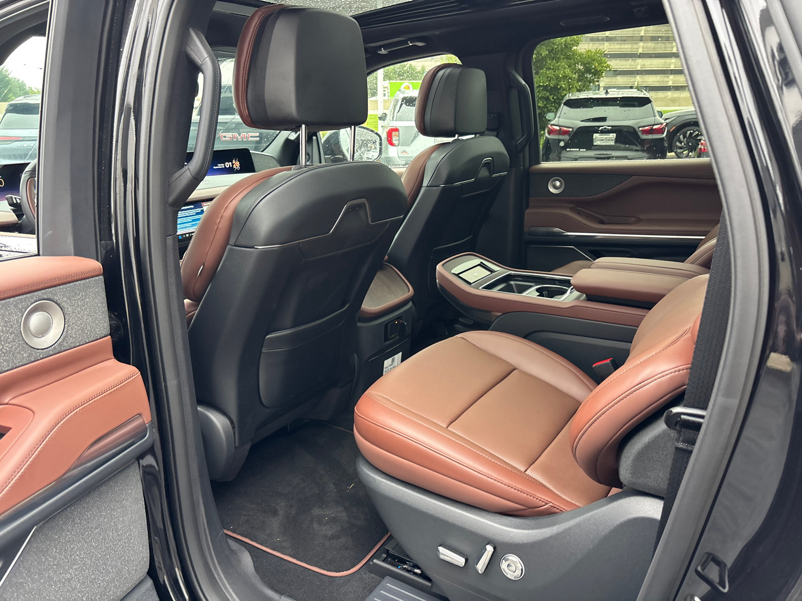 New 2026 Lincoln Navigator L Reserve AWD/4WD image 26
