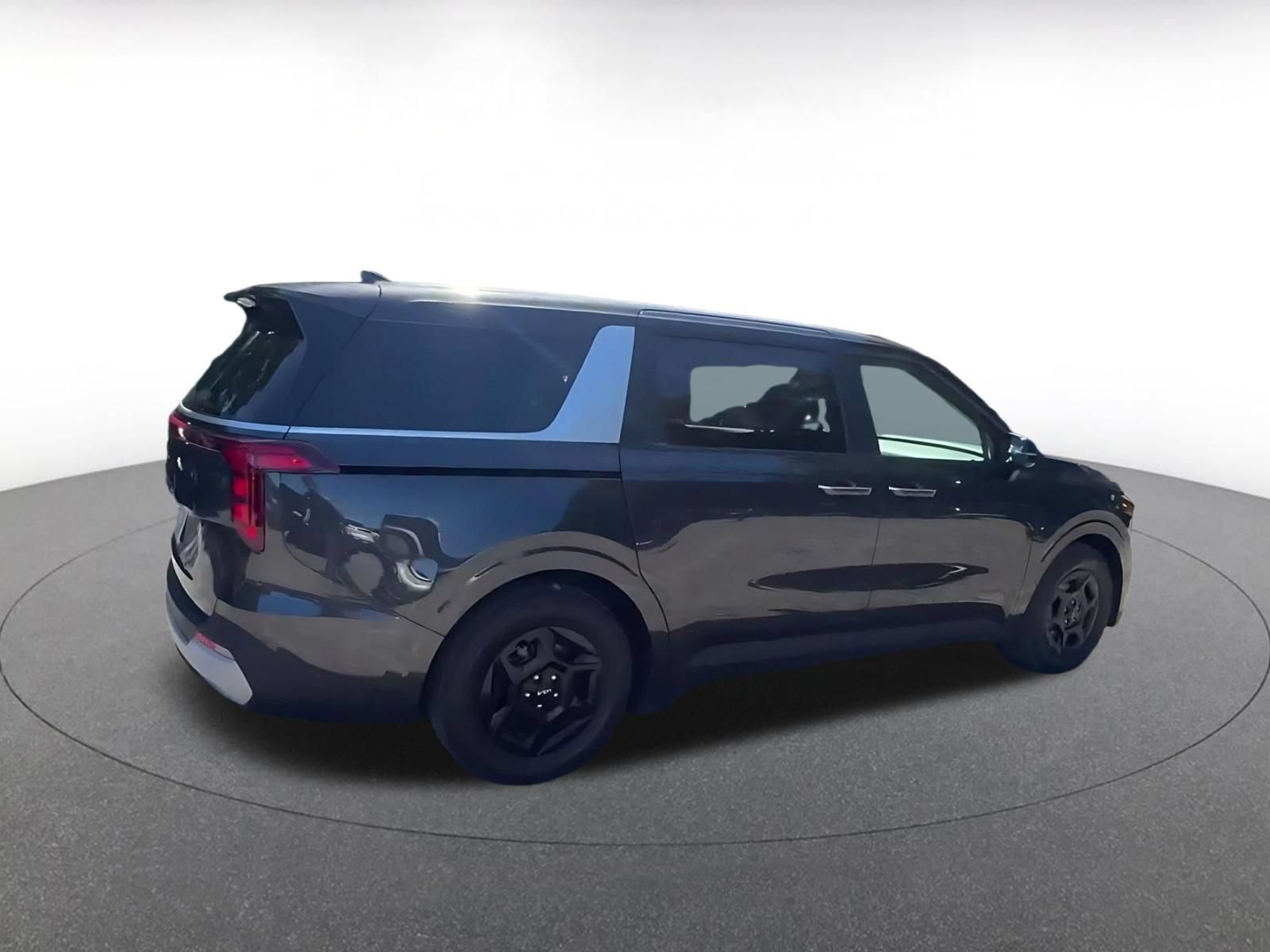 Used 2026 Kia Carnival FWD image 14