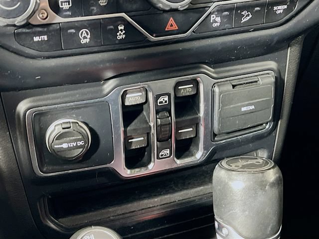 Used 2019 Jeep Wrangler Unlimited Sahara w/ Dual Top Group AWD/4WD image 20