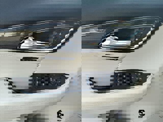 Used 2021 Buick Envision Essence w/ Technology Package I image 16