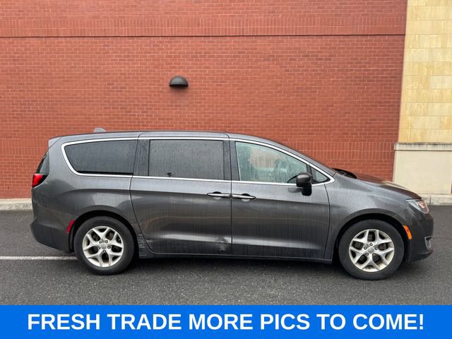 Used 2017 Chrysler Pacifica Touring Plus w/ Tire & Wheel Group FWD image 1