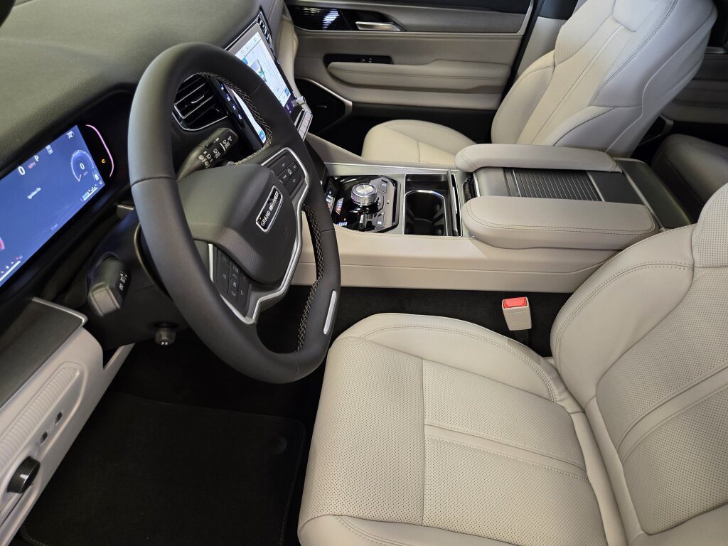 New 2026 Jeep Grand Wagoneer Limited AWD/4WD image 7