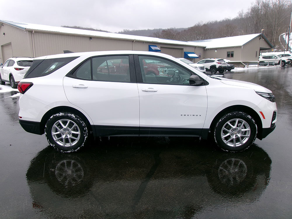 Used 2024 Chevrolet Equinox LS w/ Driver Confidence II Package image 6
