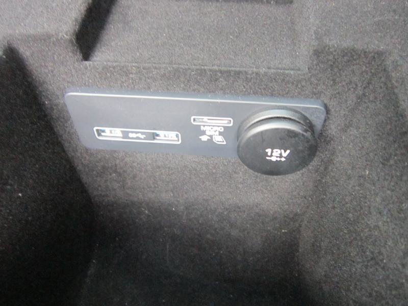 Used 2019 Jaguar F-PACE Premium image 29