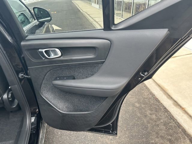 Certified 2025 Volvo XC40 B5 Core image 12