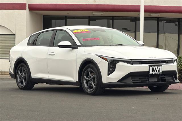 Used 2025 Kia K4 FWD image 2
