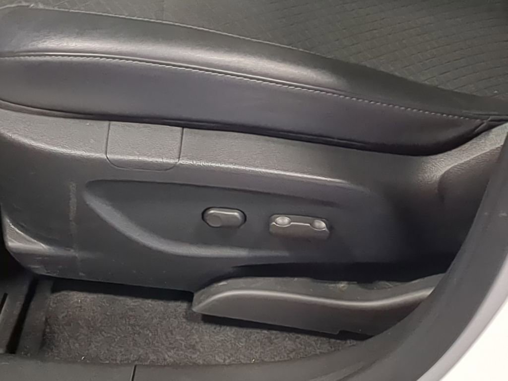 Used 2022 Buick Encore Preferred AWD/4WD image 17