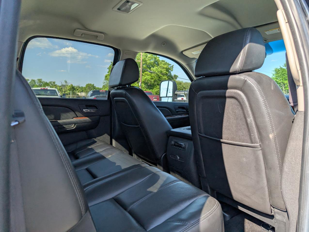 Used 2007 Chevrolet Silverado 2500 LTZ w/ Safety Package AWD/4WD image 19