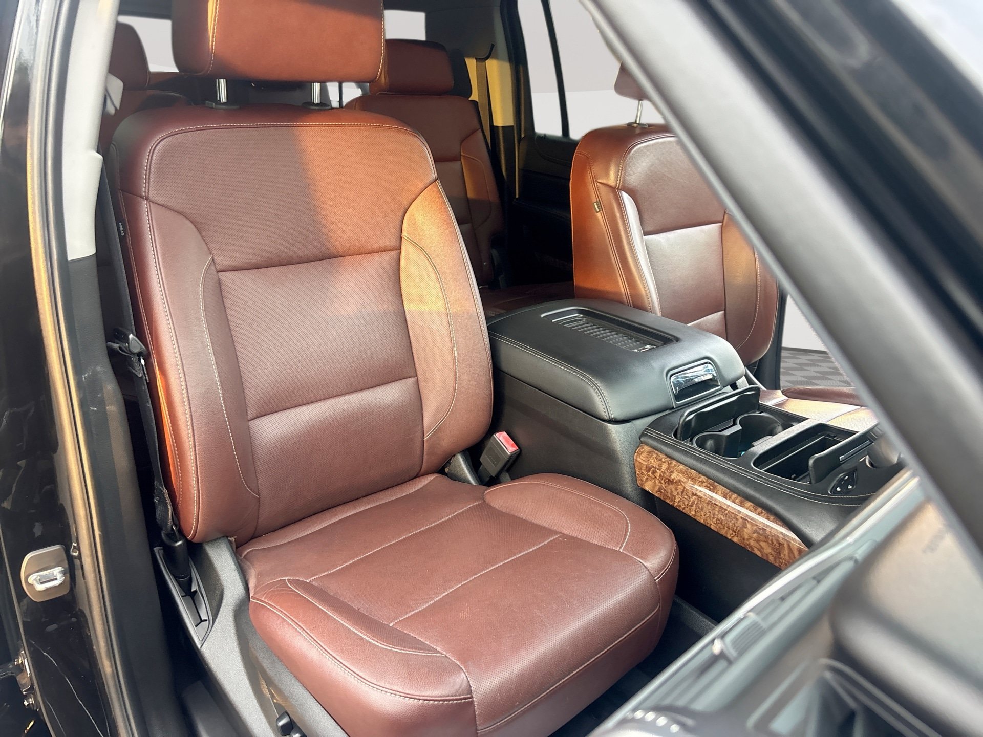 Used 2019 Chevrolet Suburban Premier w/ Premier Plus Edition AWD/4WD image 28