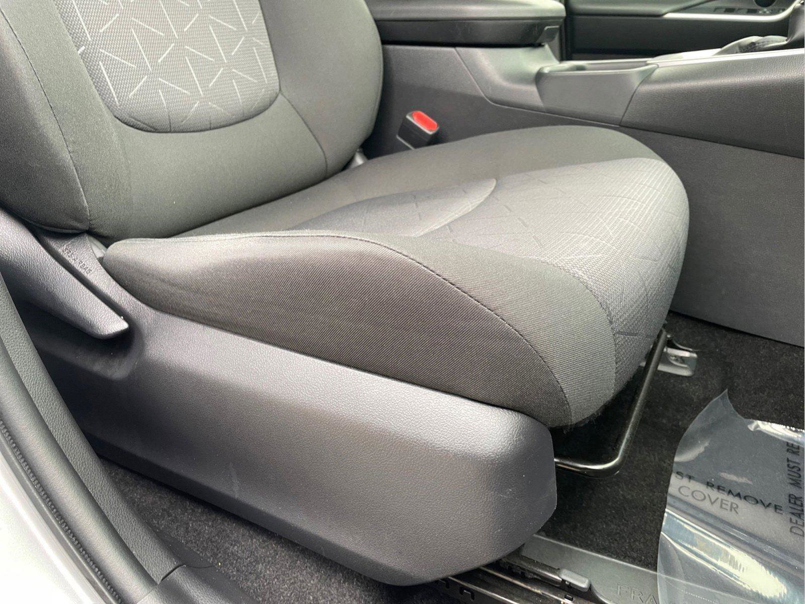 Used 2020 Toyota RAV4 XLE w/ Carpet Mat Package image 29