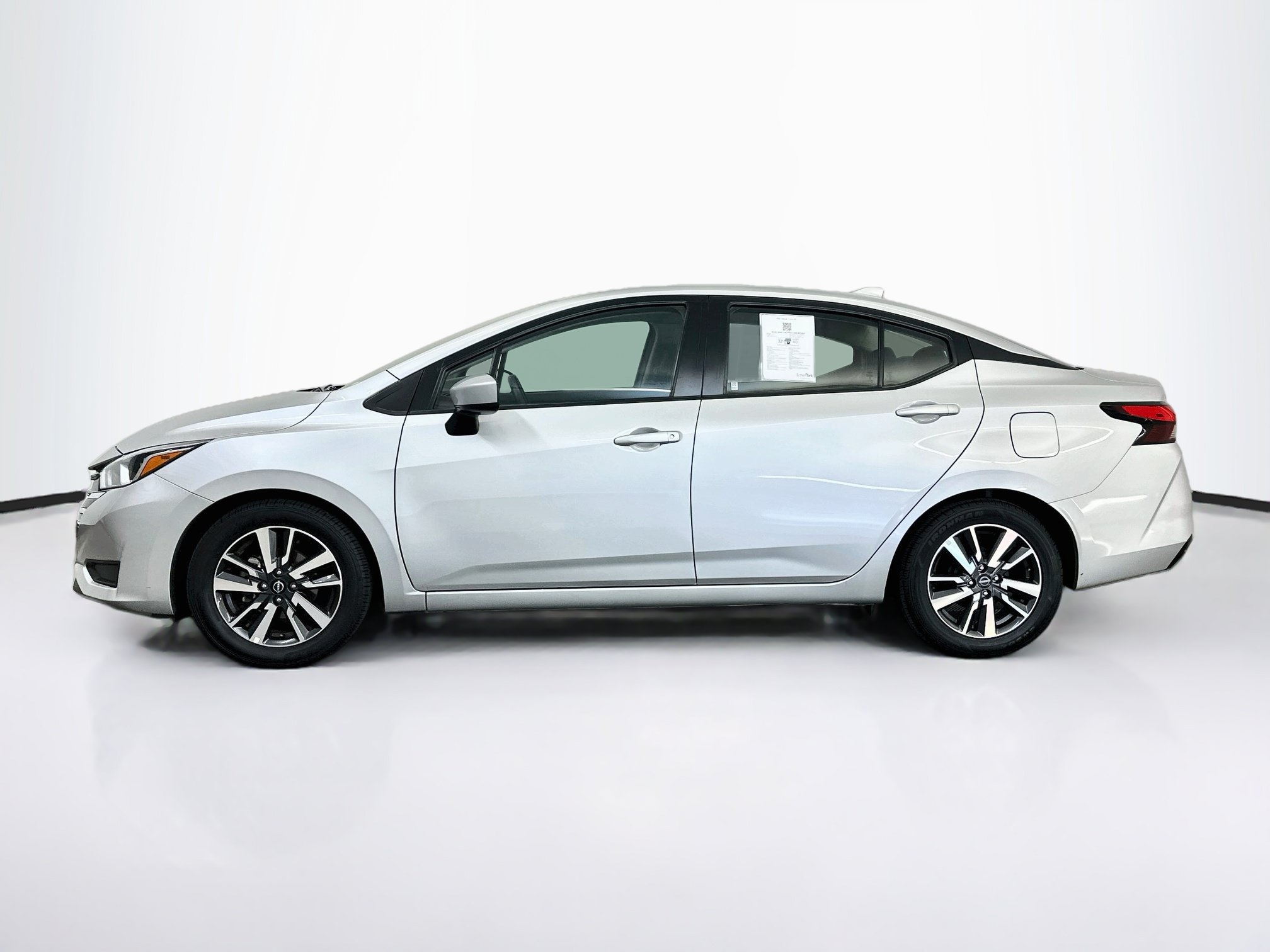 Used 2024 Nissan Versa SV FWD image 4