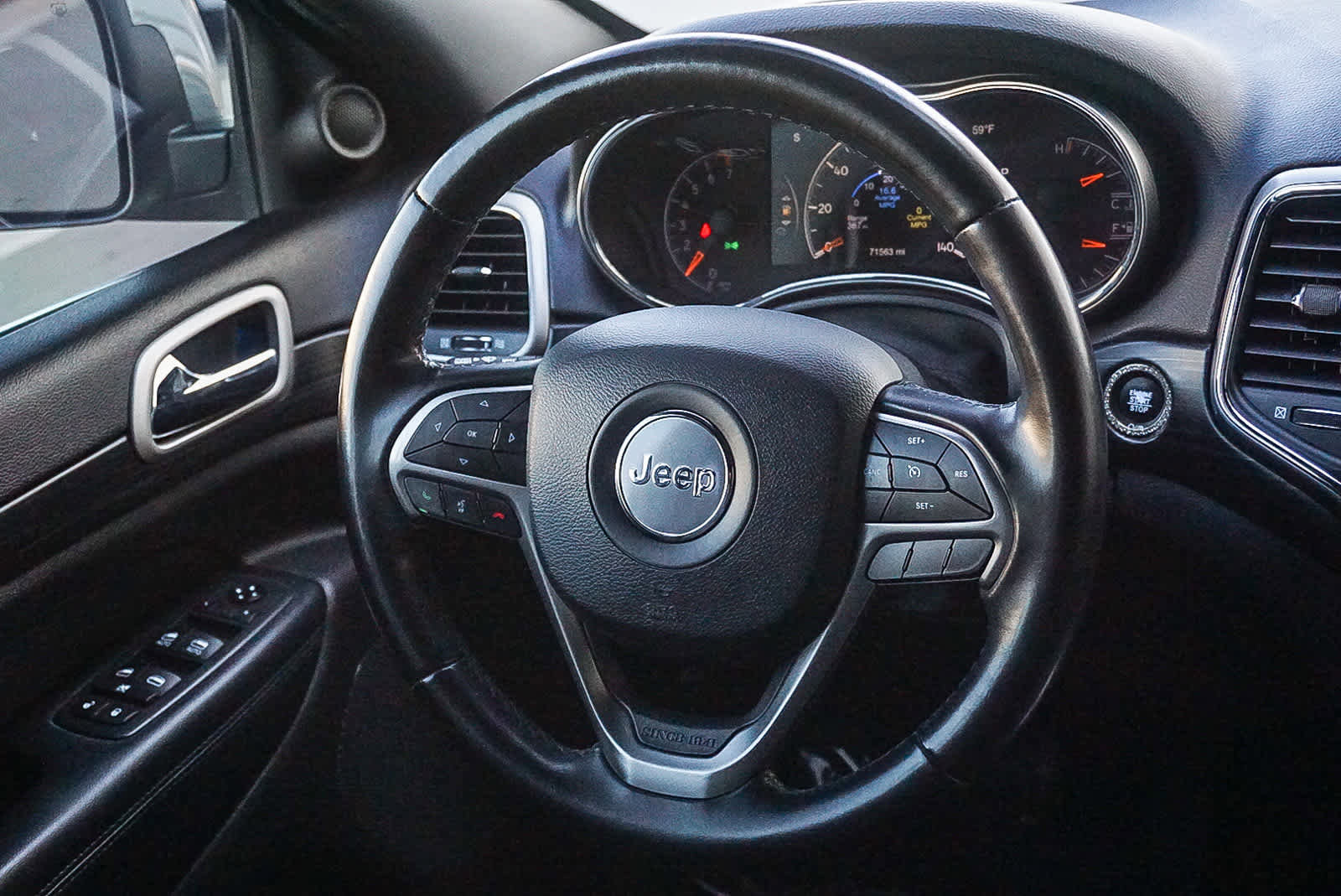 Used 2020 Jeep Grand Cherokee Laredo image 18