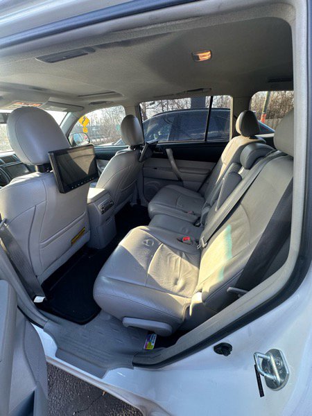 Used 2012 Toyota Highlander SE image 9