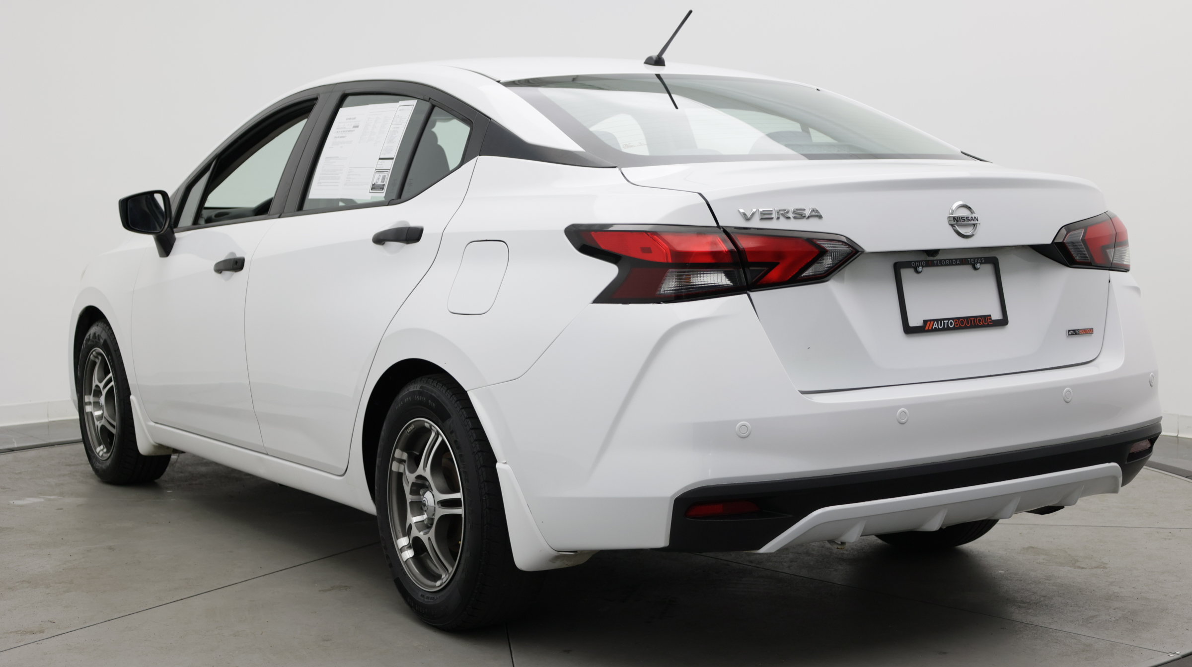 Used 2020 Nissan Versa S FWD image 4