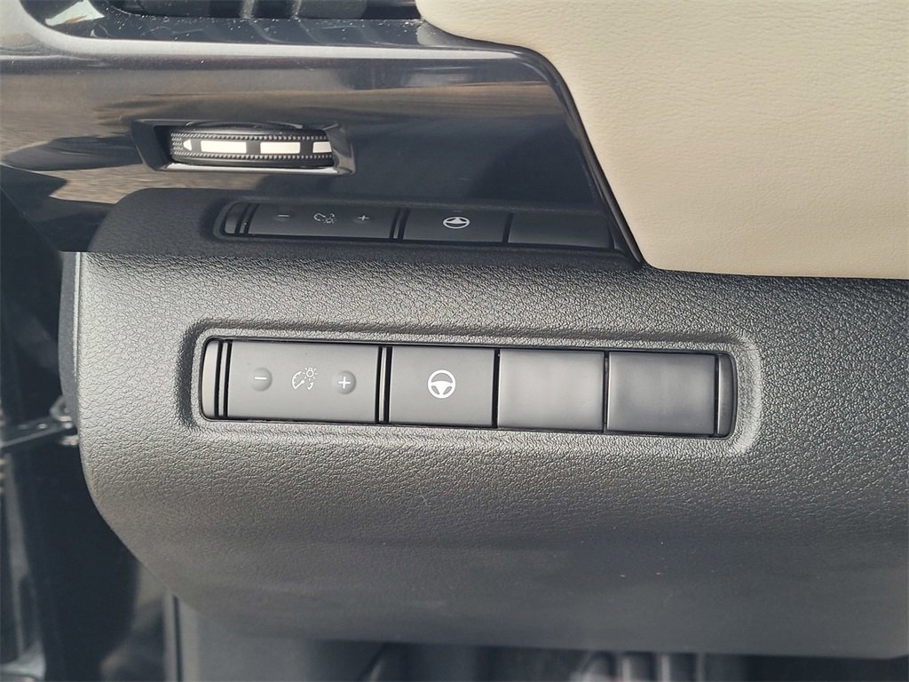 Used 2024 Nissan Pathfinder SV image 25