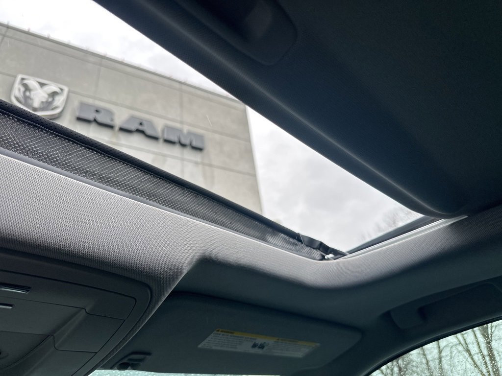 Used 2020 Chevrolet Suburban LT image 12