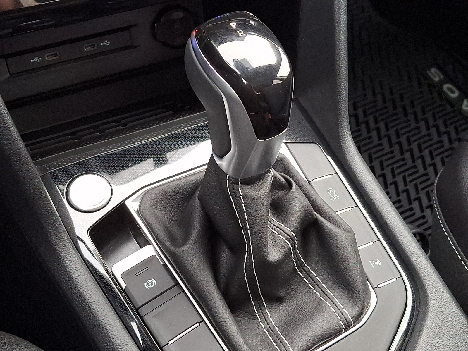 New 2026 Volkswagen Taos SEL AWD/4WD image 8