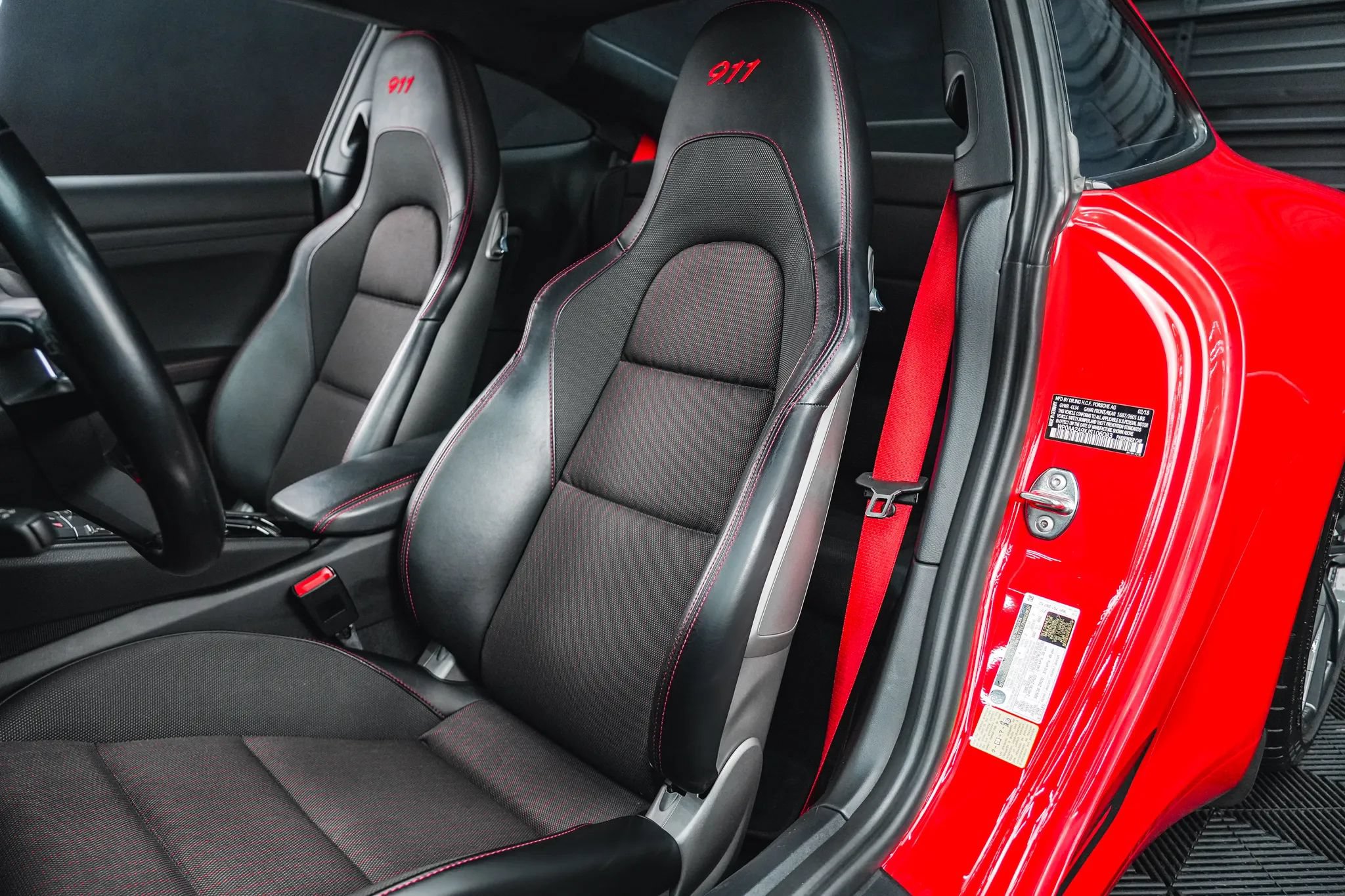 Used 2018 Porsche 911 Carrera T RWD image 39