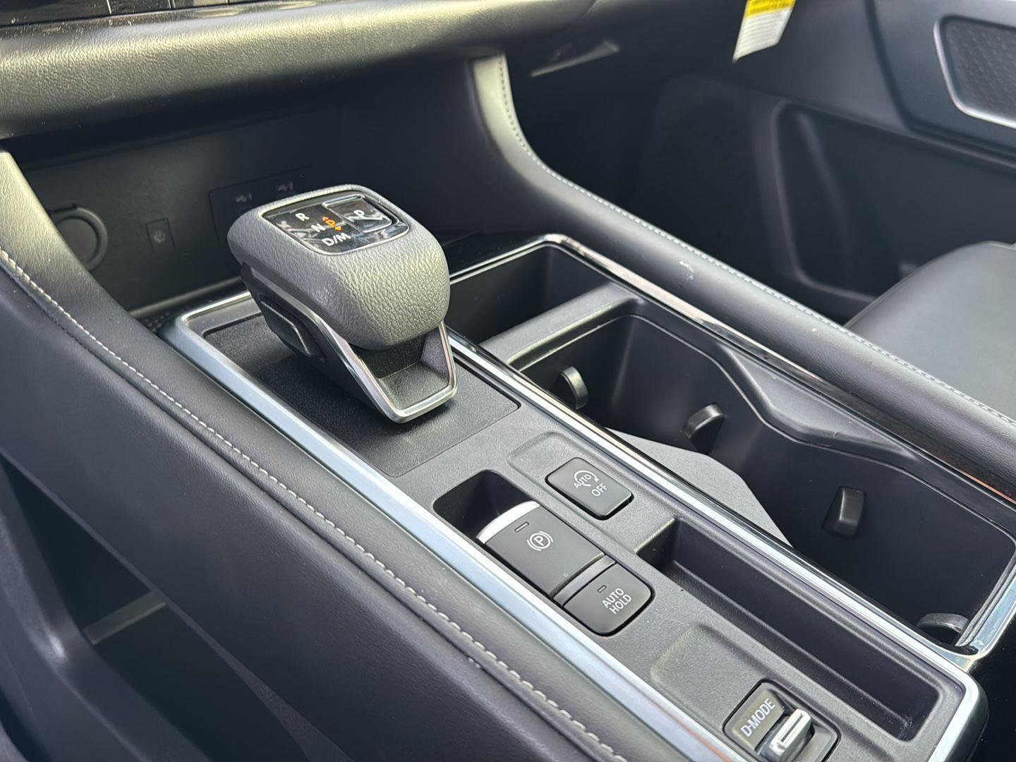 Used 2024 Nissan Pathfinder SL image 25