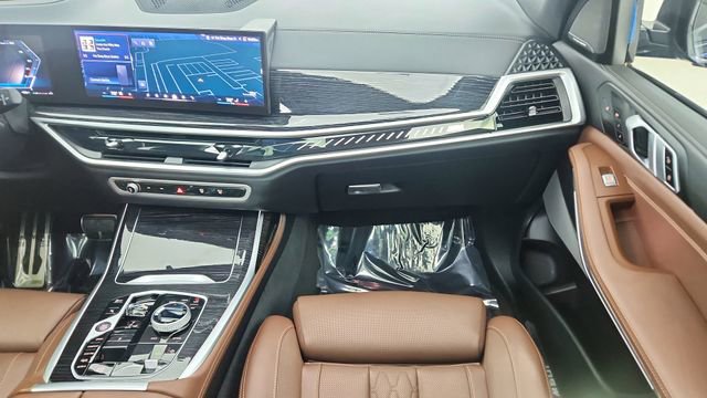 Used 2025 BMW X7 M60i image 42