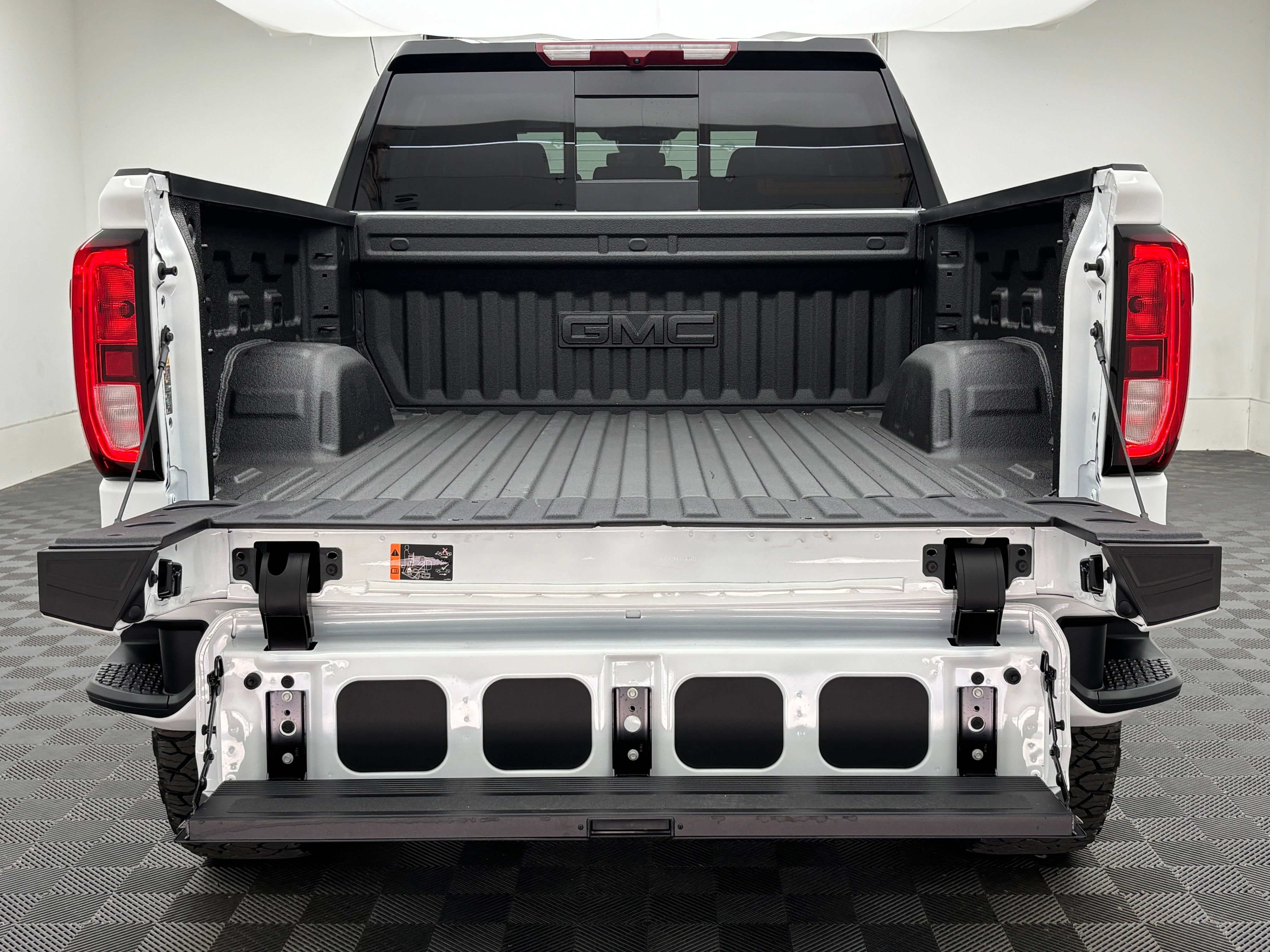 New 2026 GMC Sierra 1500 Elevation w/ Preferred Package AWD/4WD image 9