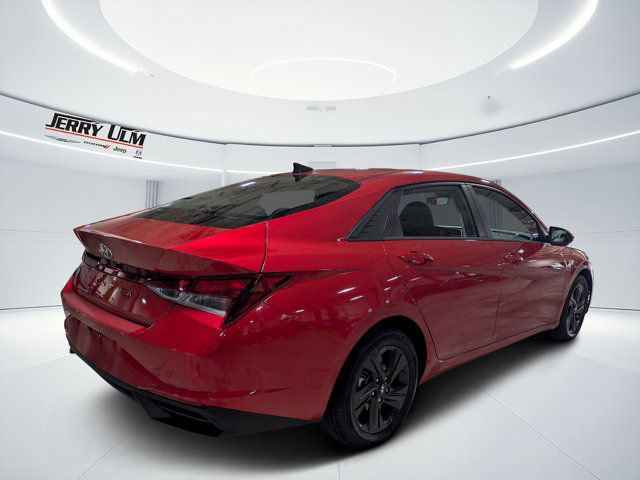 Used 2023 Hyundai Elantra SEL FWD image 3