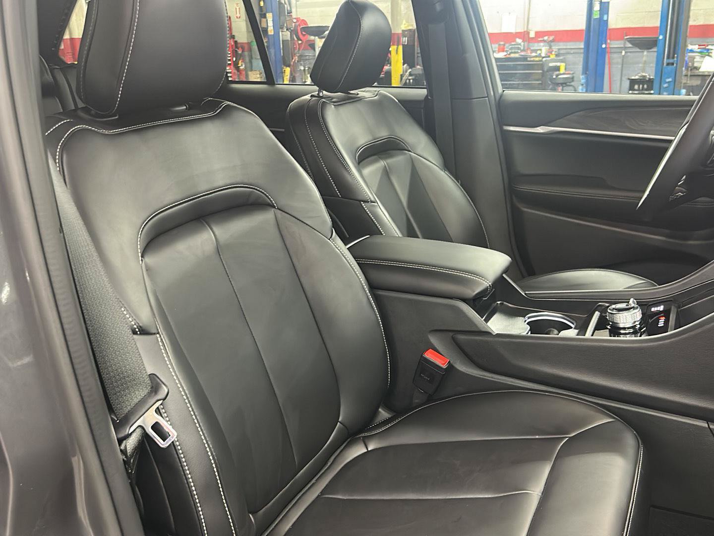 Used 2025 Jeep Grand Cherokee Limited AWD/4WD image 12