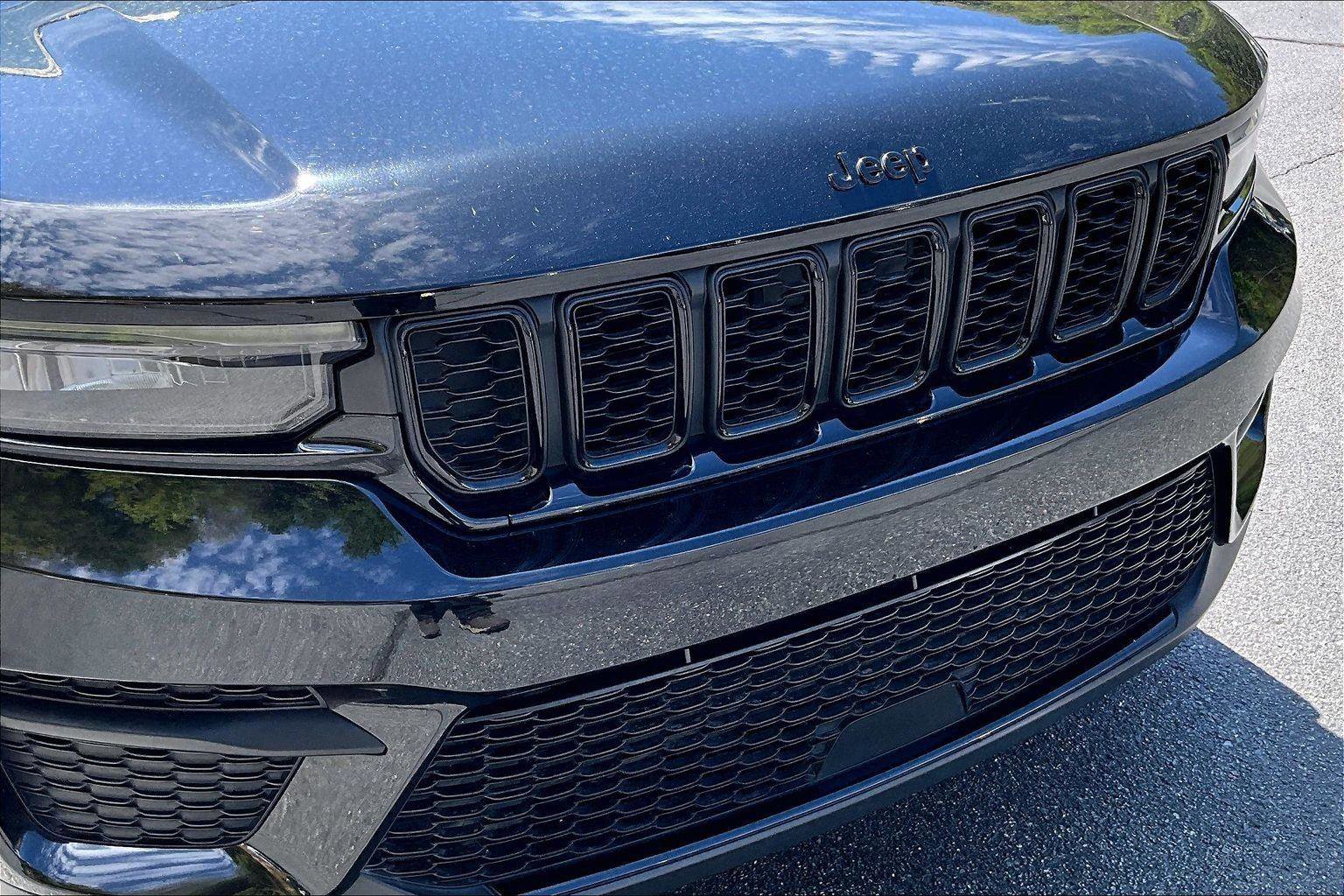 Certified 2022 Jeep Grand Cherokee Altitude AWD/4WD image 29
