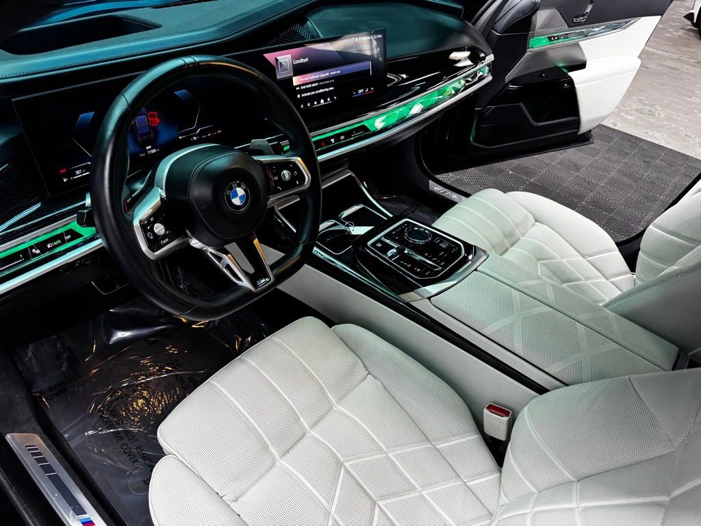 Used 2025 BMW 740i w/ Premium Package image 33