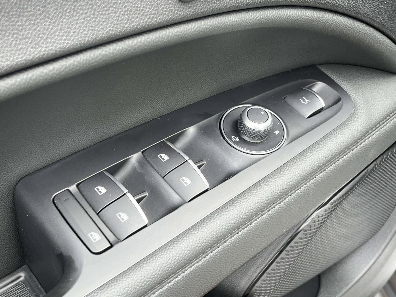 Used 2024 Alfa Romeo Stelvio Sprint image 8