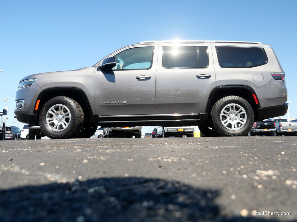 Used 2024 Jeep Wagoneer 4WD w/ HD Trailer Tow Package image 17