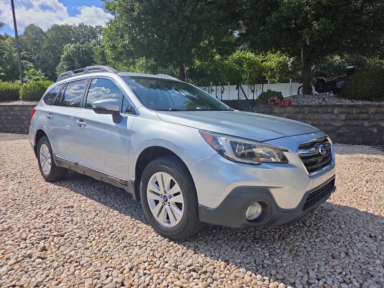 Used 2018 Subaru Outback 2.5i Premium AWD/4WD image 1