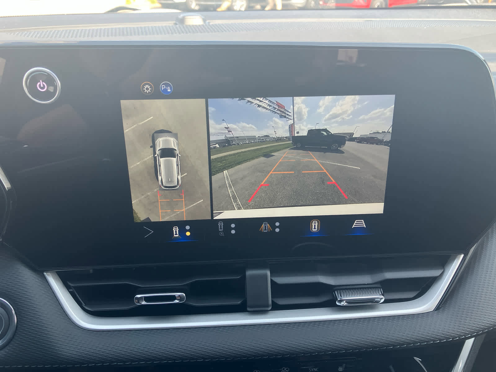 New 2026 Chevrolet Equinox LT w/ Convenience Package II FWD image 21