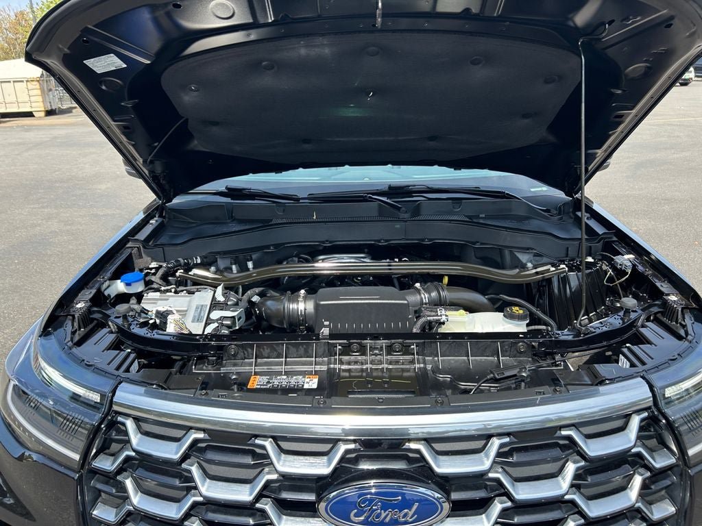 Used 2025 Ford Explorer Platinum w/ Ultimate Package AWD/4WD image 29