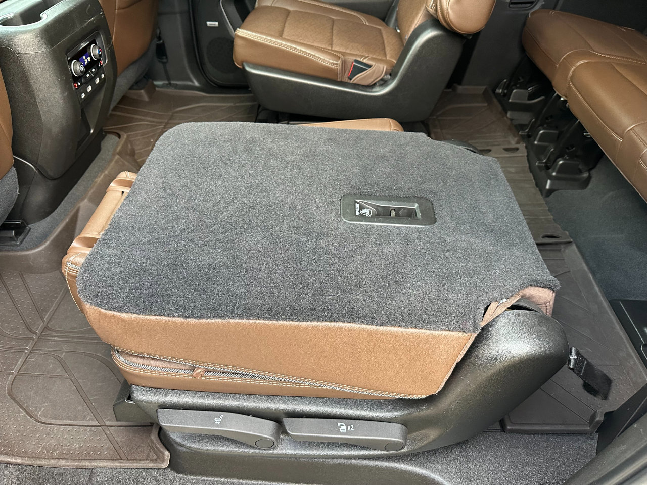 Used 2021 Chevrolet Suburban High Country image 22