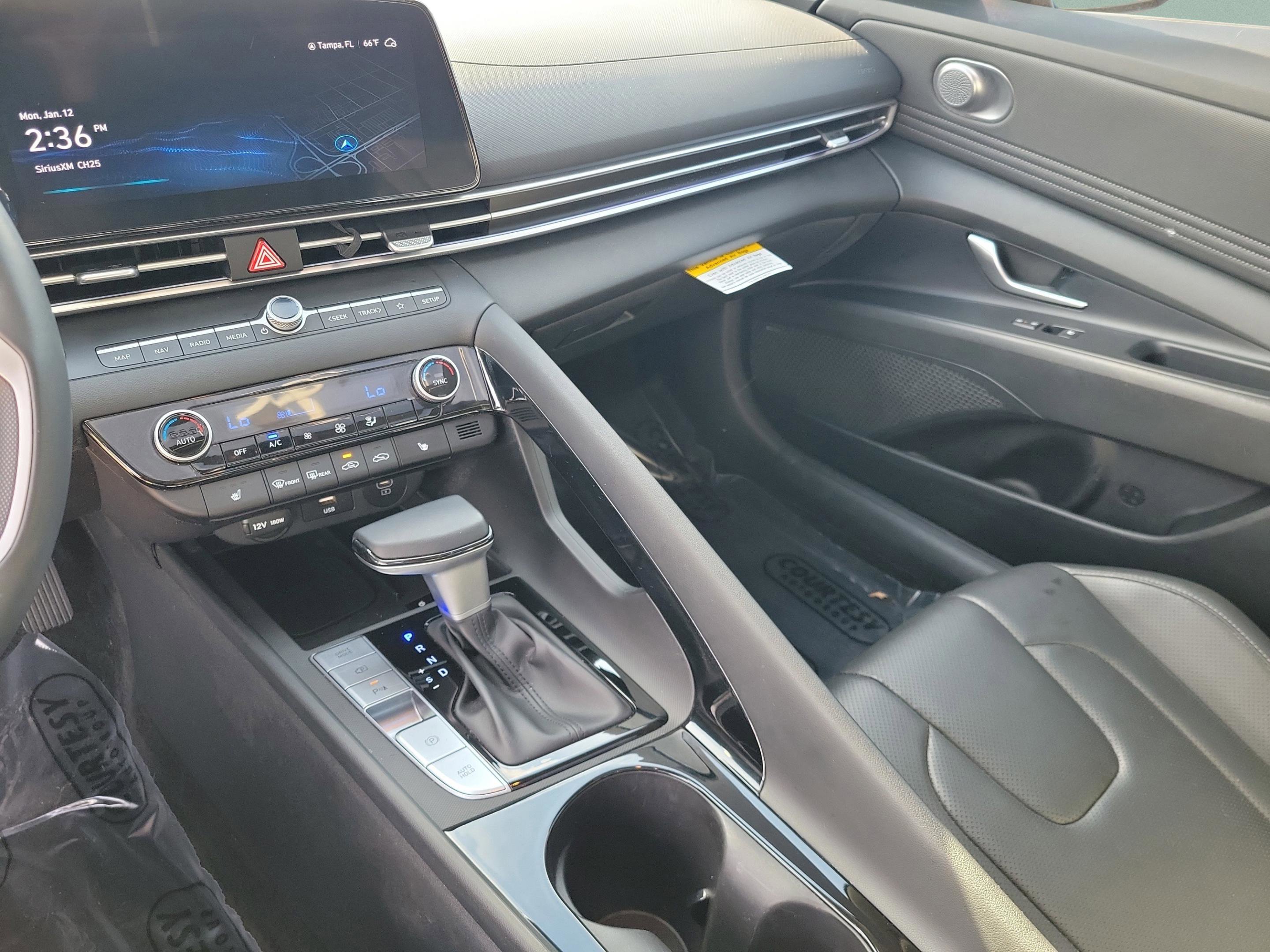 Certified 2024 Hyundai Elantra Limited image 25