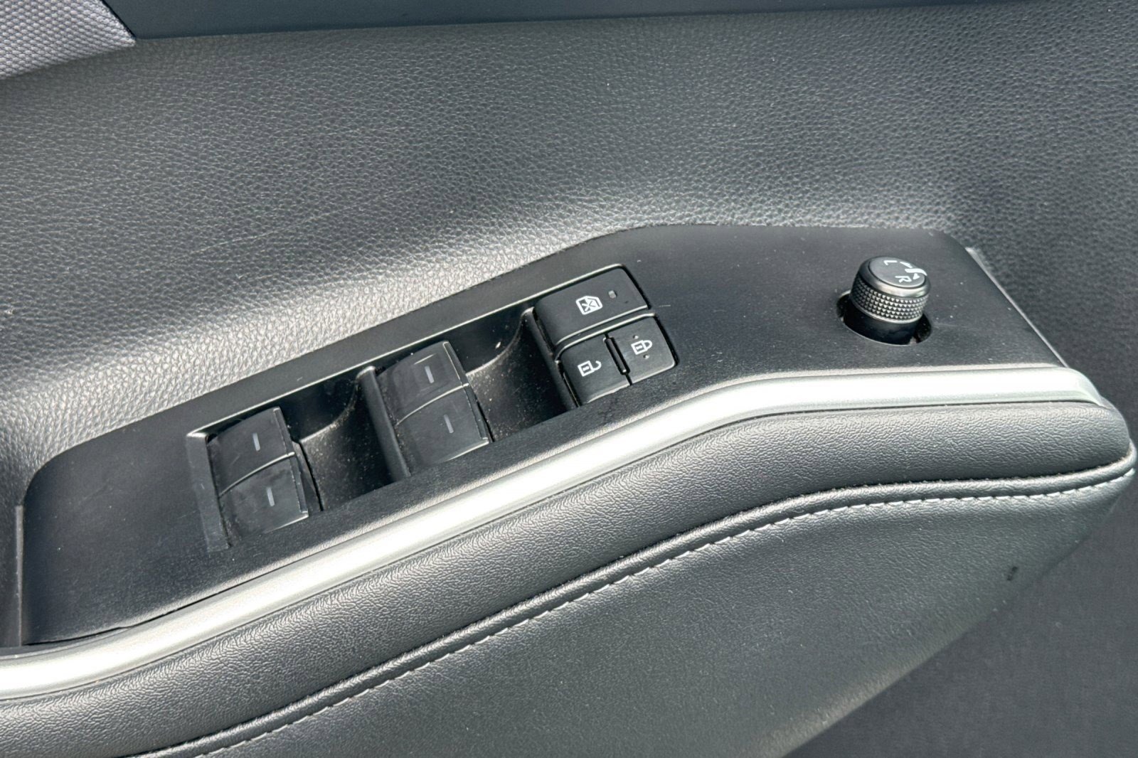 Used 2025 Toyota Highlander LE image 14