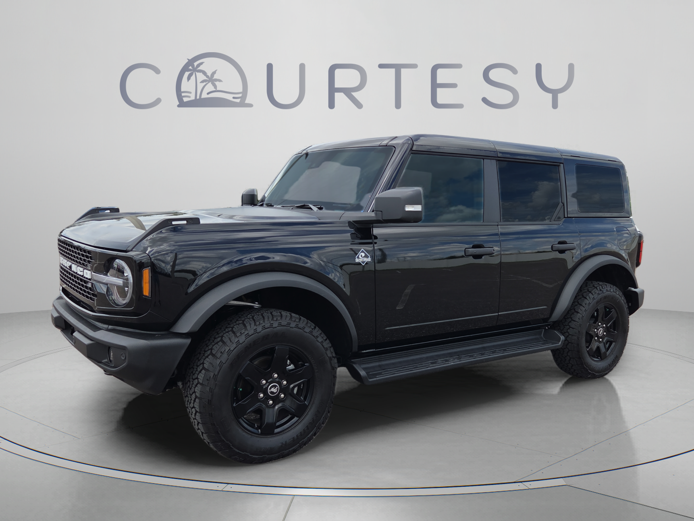 Used 2025 Ford Bronco Outer Banks AWD/4WD image 1