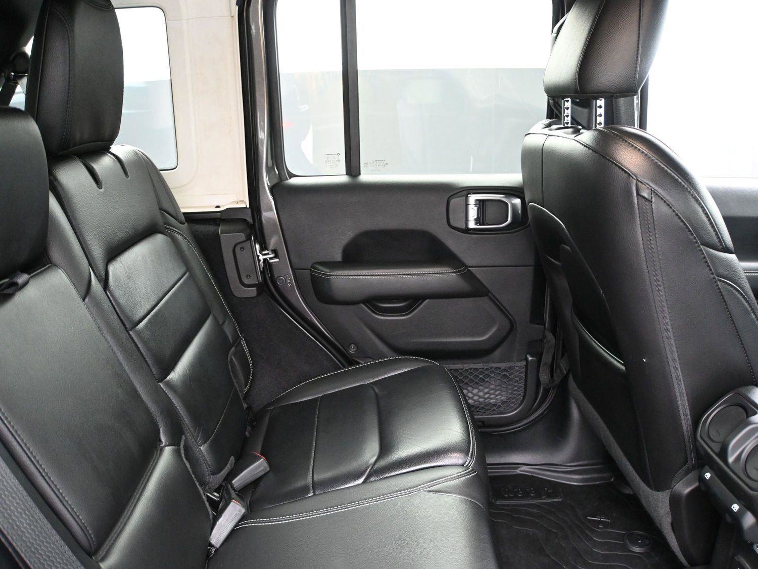 Used 2019 Jeep Wrangler Unlimited Sahara image 17