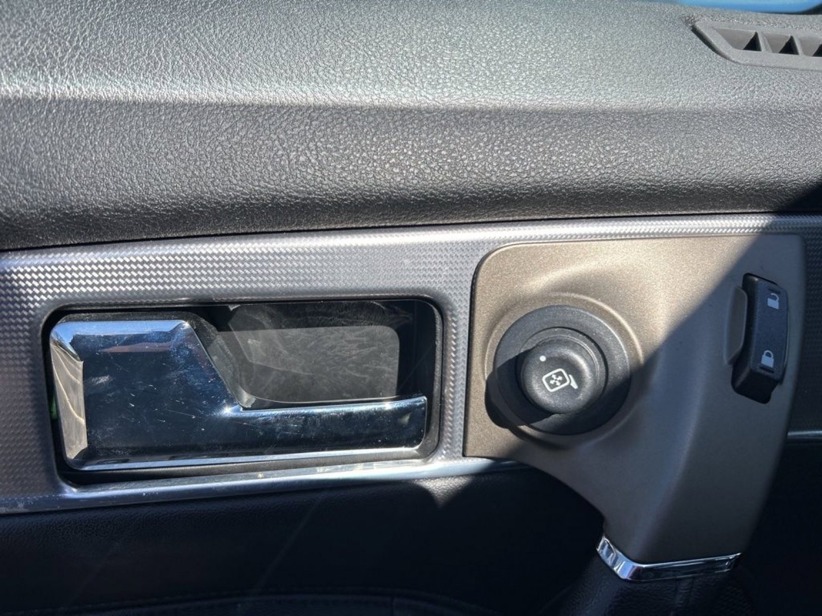 Used 2013 Lincoln MKX FWD image 13