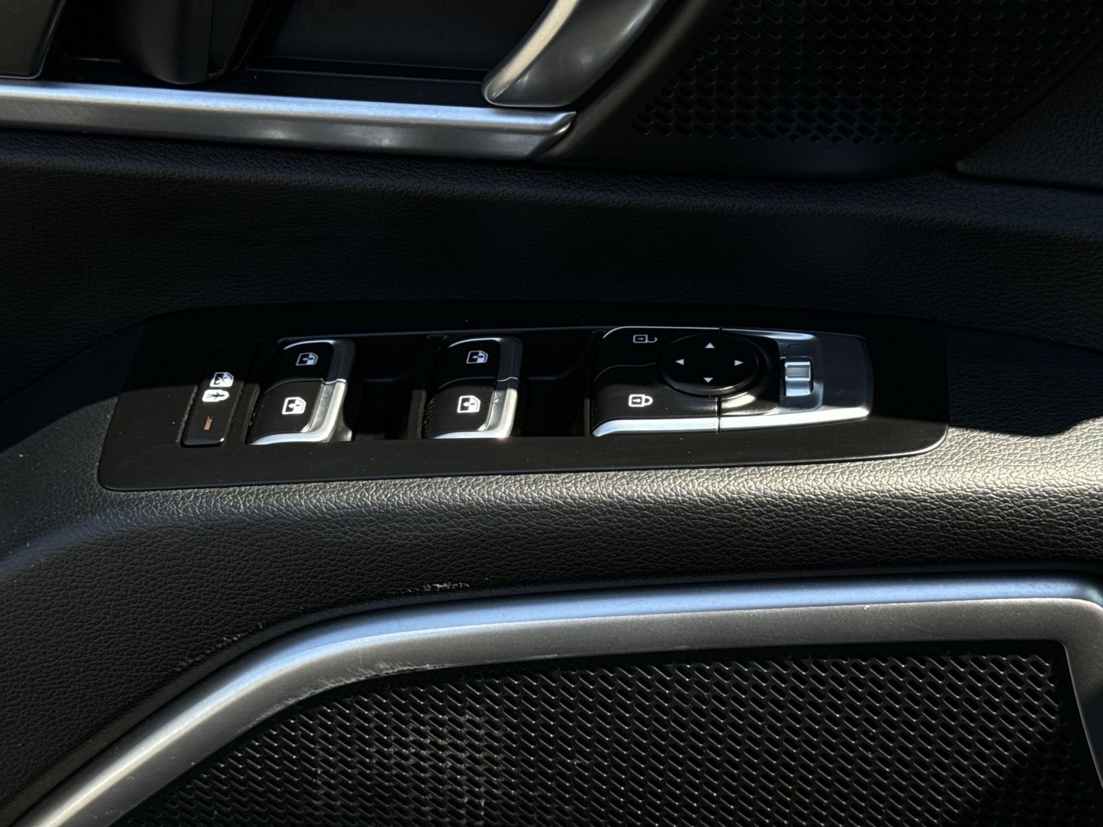 Used 2024 Kia Telluride S image 13