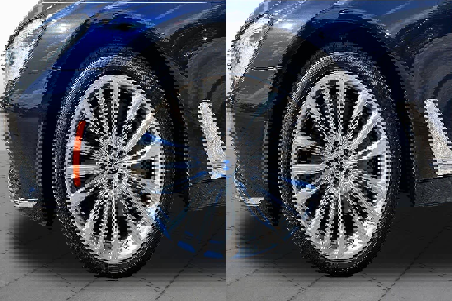 Used 2019 BMW 750i image 11