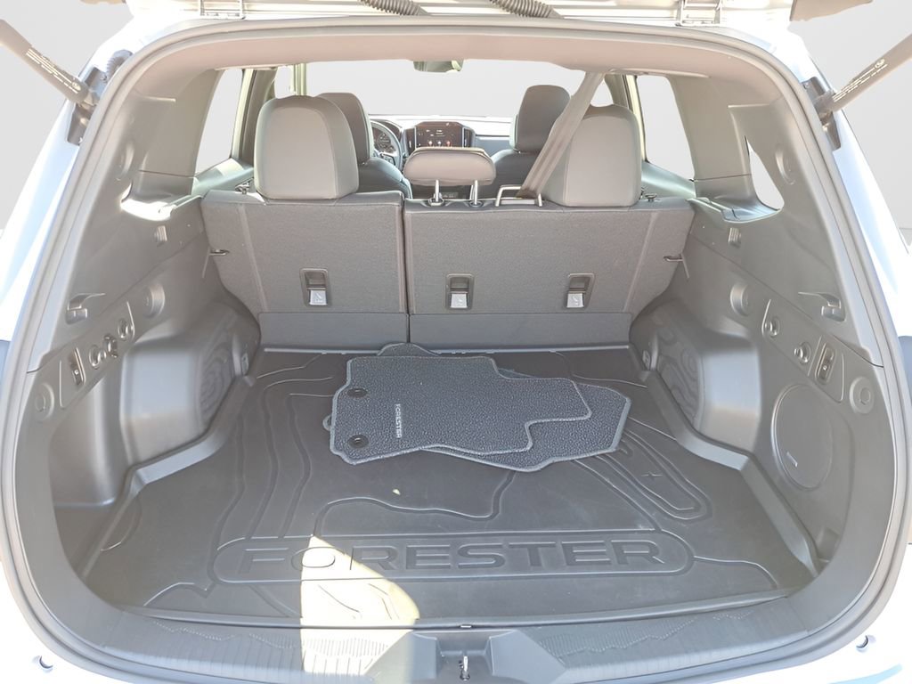 Used 2025 Subaru Forester Limited image 6