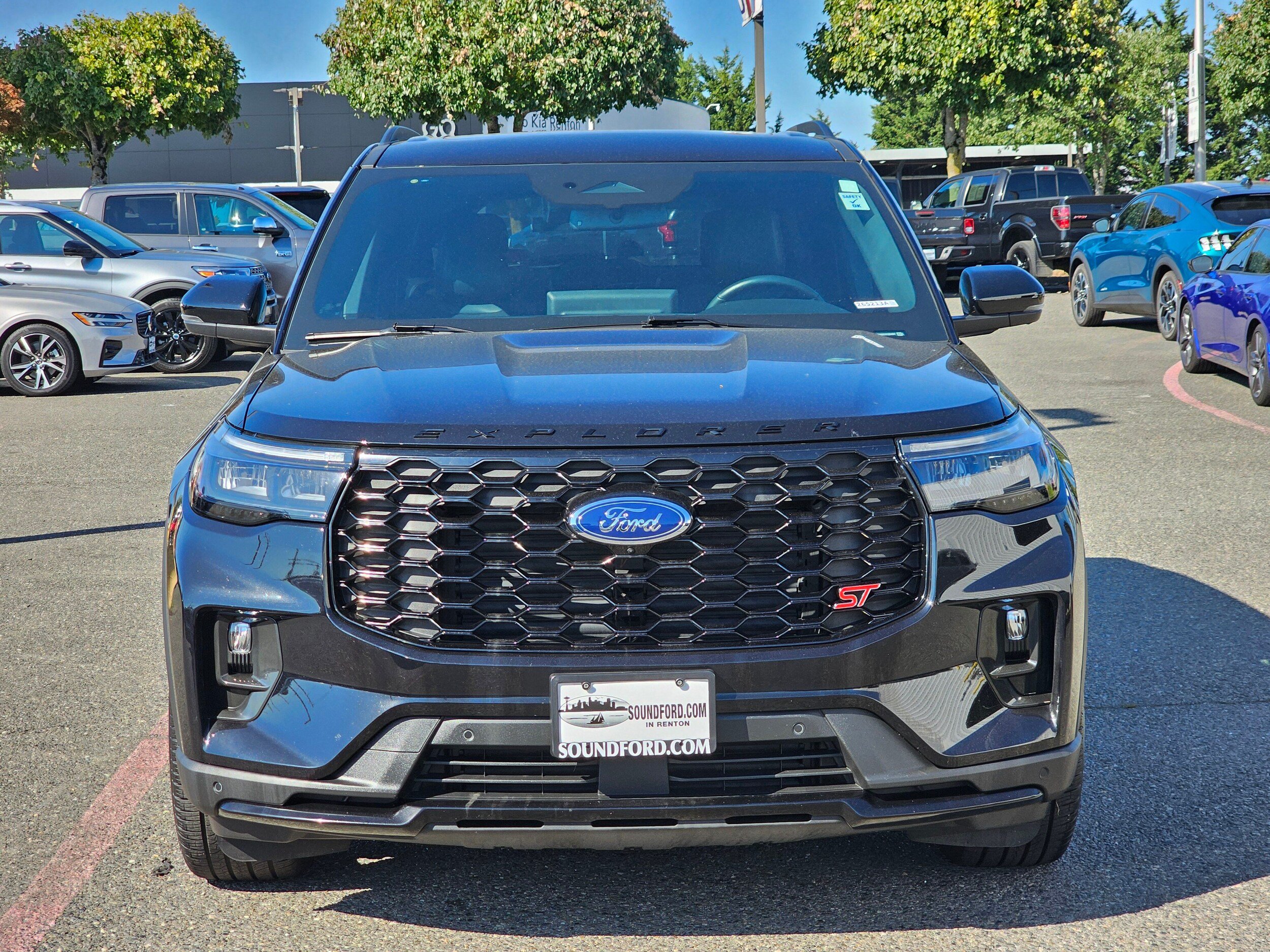 Used 2025 Ford Explorer ST w/ Sun And Sound Package AWD/4WD image 2