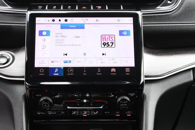 Used 2023 Jeep Grand Cherokee L Limited AWD/4WD image 19
