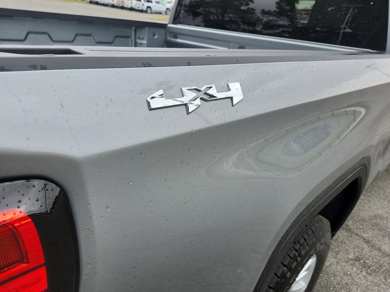 Used 2025 GMC Sierra 1500 SLE image 6