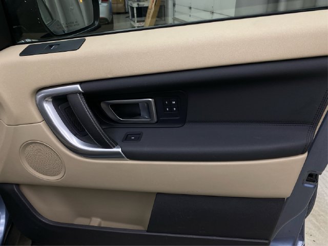 Used 2019 Land Rover Discovery Sport HSE AWD/4WD image 28